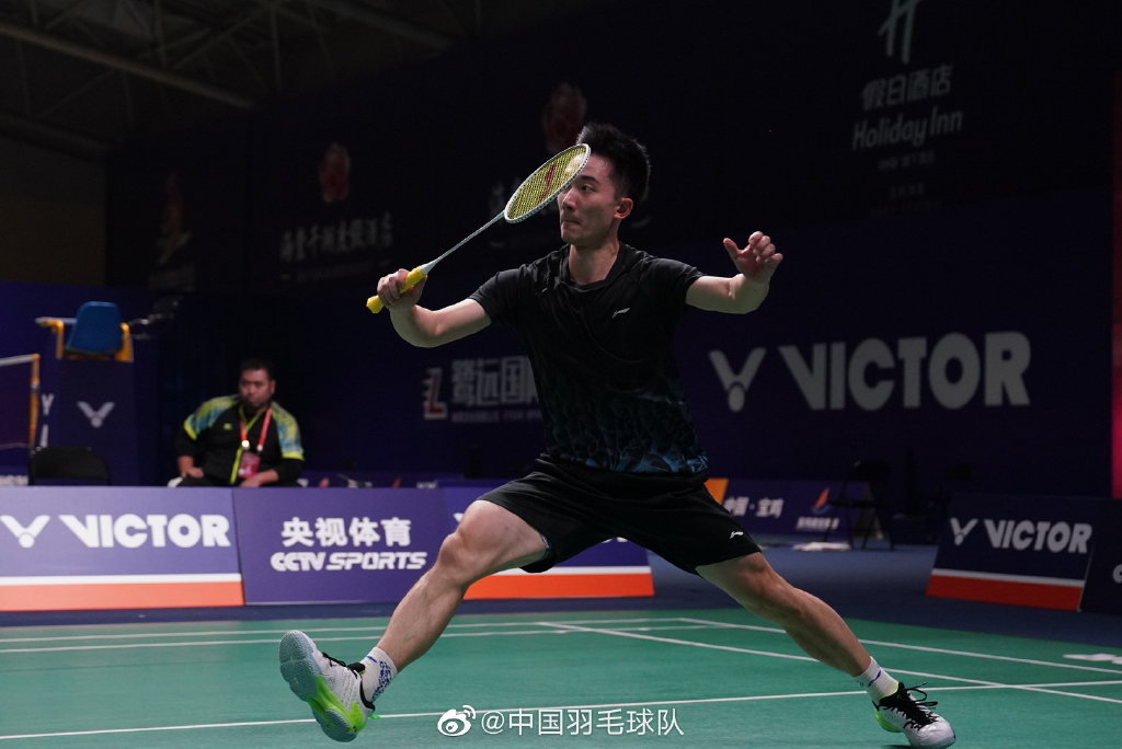 英格兰羽毛球队鏖战印度羽毛球队，谌龙关键制胜的简单介绍