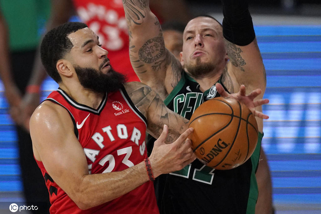 包含爵士逆转凯尔特人，范弗利特带队取胜的词条