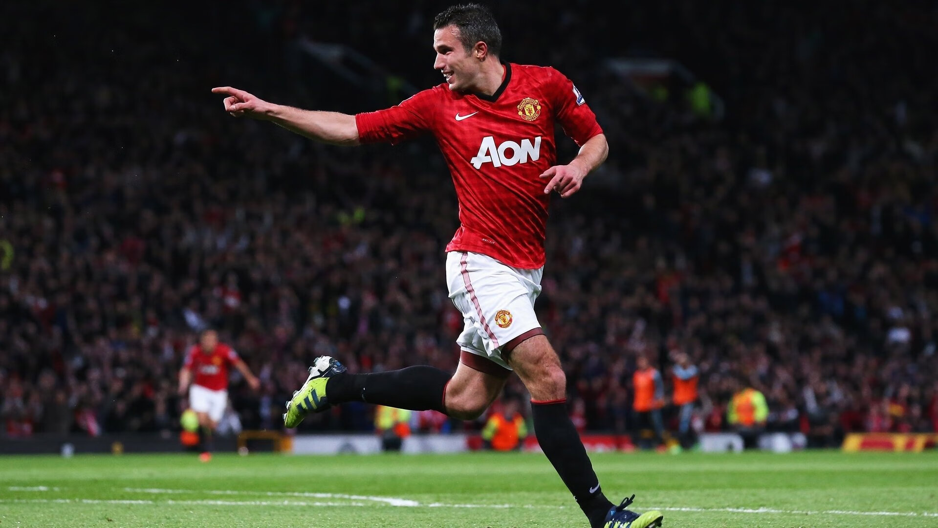 F1街道赛之夜,阿圭罗的引擎轰鸣与高光传奇